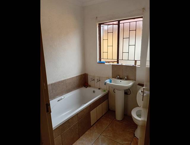 2 BEDROOM HOUSE FOR SALE IN SOSHANGUVE VV